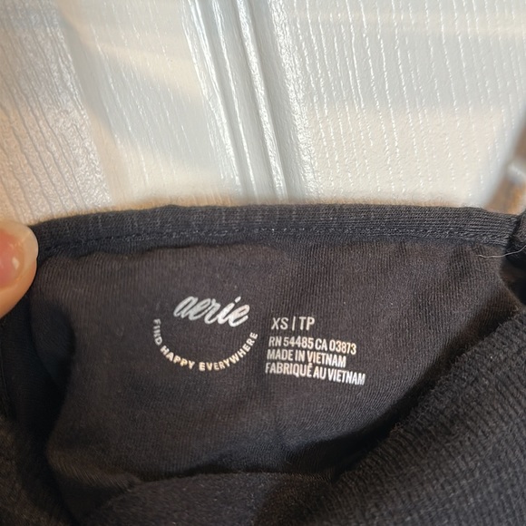 Aerie NWT black tank top with cinched sides, inner bra, women’s XS - Picture 3 of 7